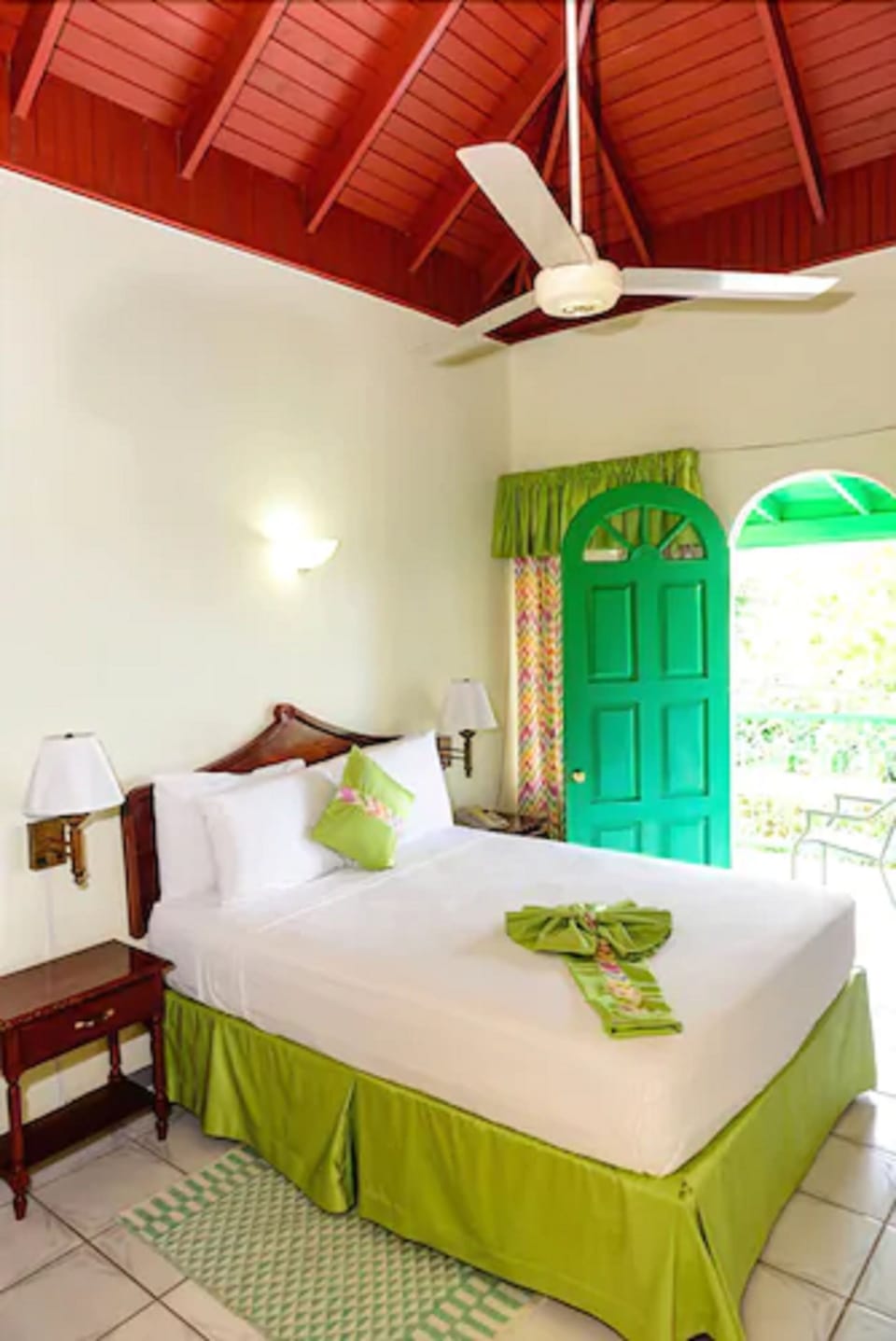 Standard Room | 1 bedroom, in-room safe, desk, iron/ironing board
