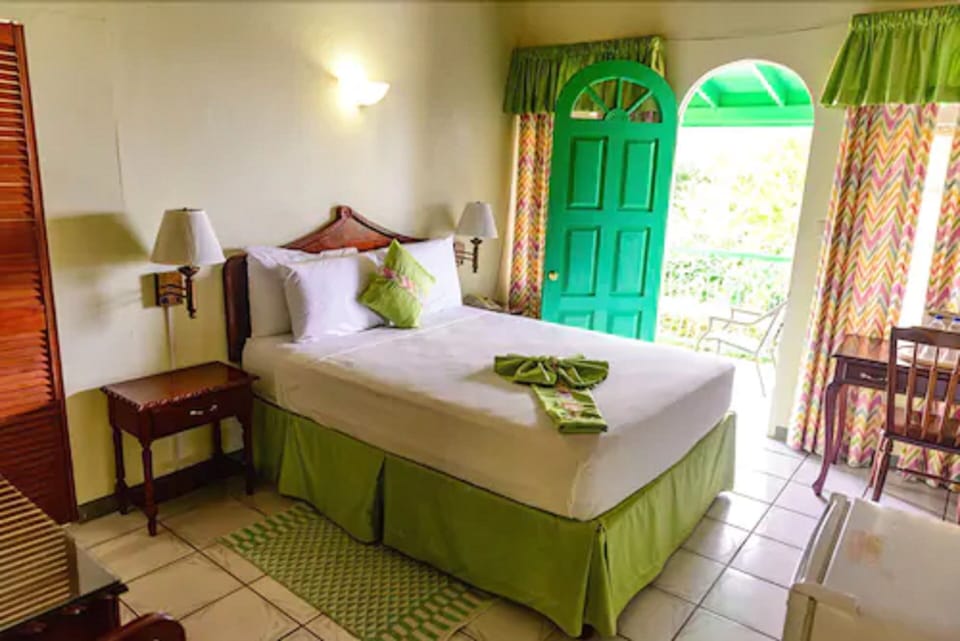 Standard Room | 1 bedroom, in-room safe, desk, iron/ironing board