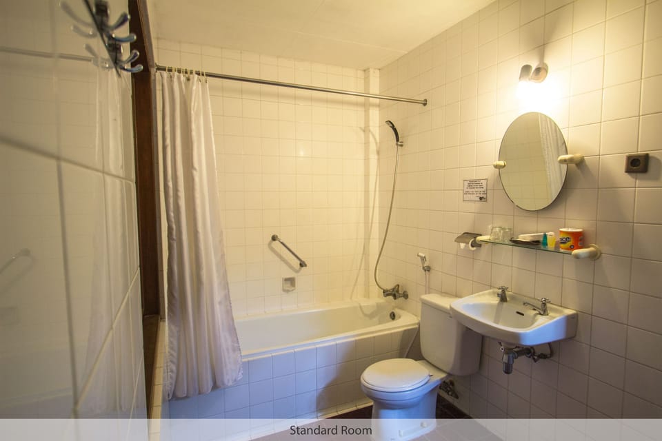 Superior Double or Twin Room | Bathroom | Combined shower/tub, free toiletries, slippers, towels