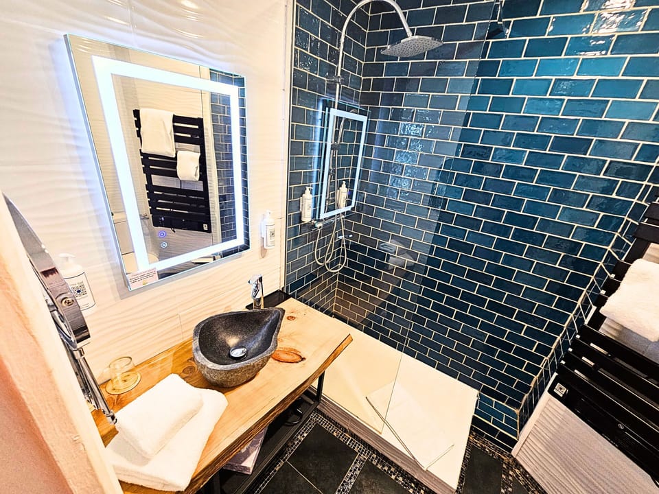 Superior Double Room | Bathroom | Bathtub, designer toiletries, hair dryer, towels