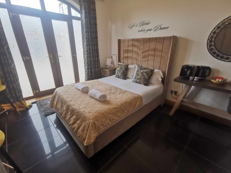 Panoramic Double Room, Ensuite (Private Hot Tub) | Iron/ironing board, WiFi (free)