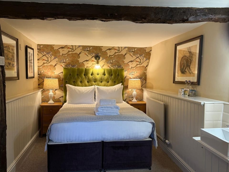 Standard Double Room | Hypo-allergenic bedding, desk, bed sheets