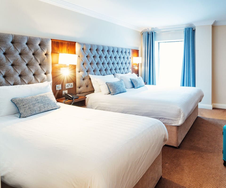 Twin Room | Desk, laptop workspace, blackout drapes, iron/ironing board