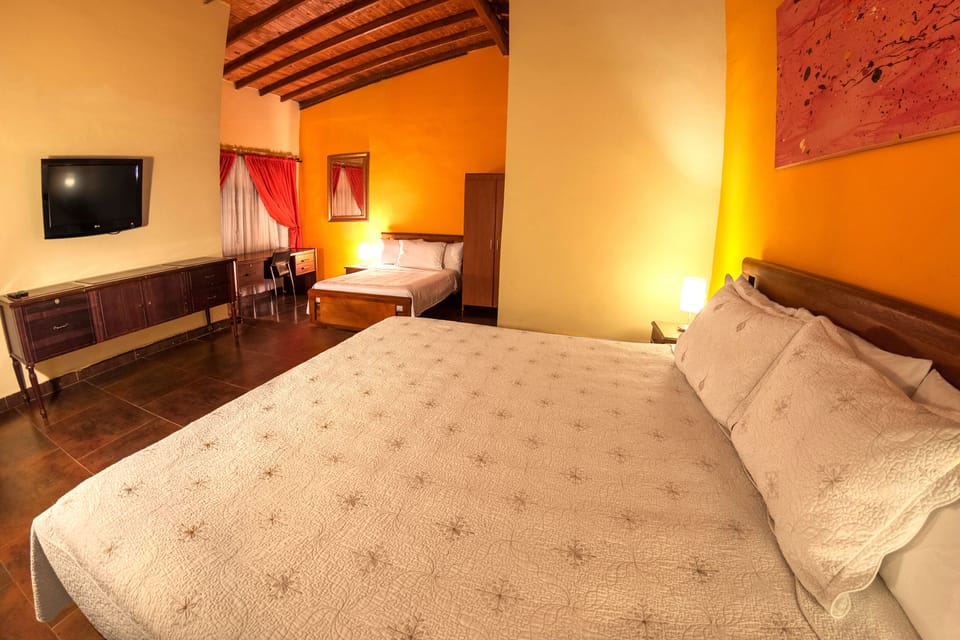 Junior Suite | In-room safe, desk, free cribs/infant beds, free WiFi
