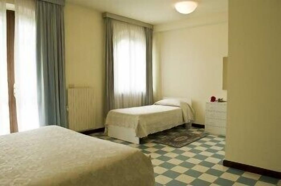 Double Room with Extra Bed | Desk, soundproofing, cribs (free), rollaway beds (surcharge)