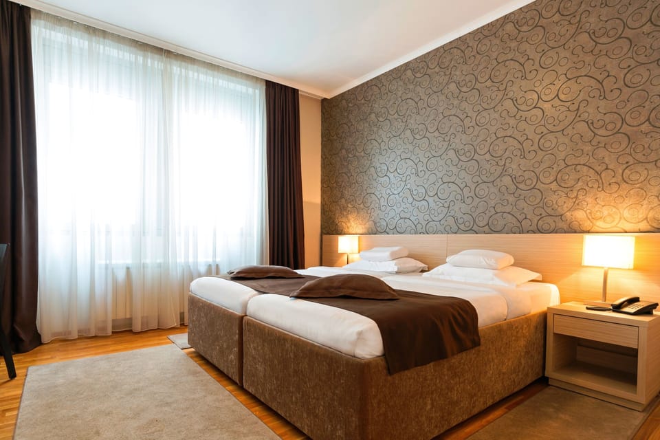 Suite, 2 Bedrooms | Minibar, in-room safe, desk, blackout drapes