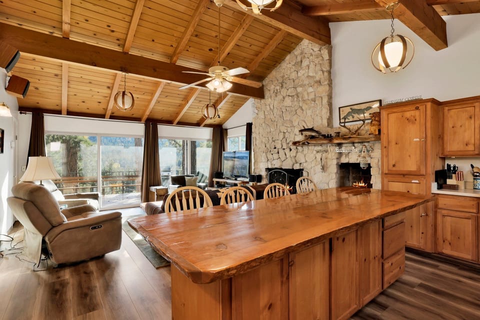 House, Multiple Beds, Patio, Mountain View (1772) | Interior