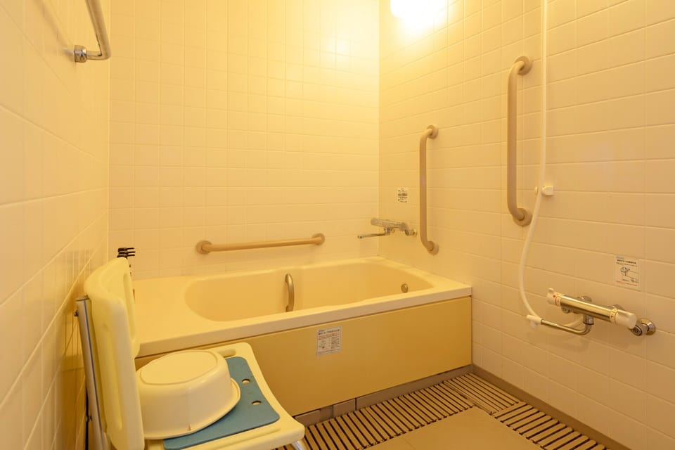 Accessible Twin Room | Bathroom | Free toiletries, hair dryer, slippers, electronic bidet