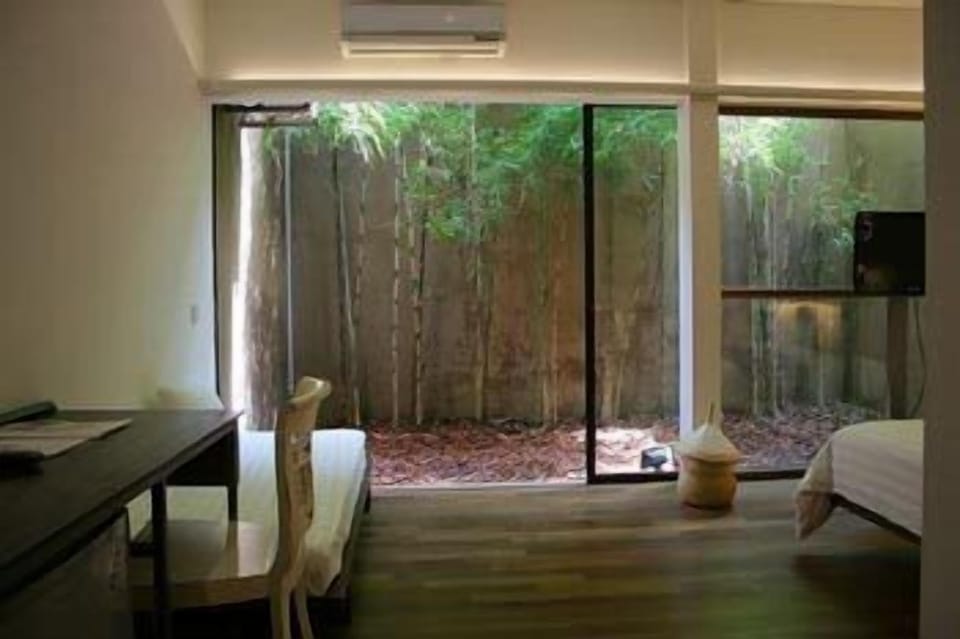 Deluxe Room | Living area | LCD TV, DVD player