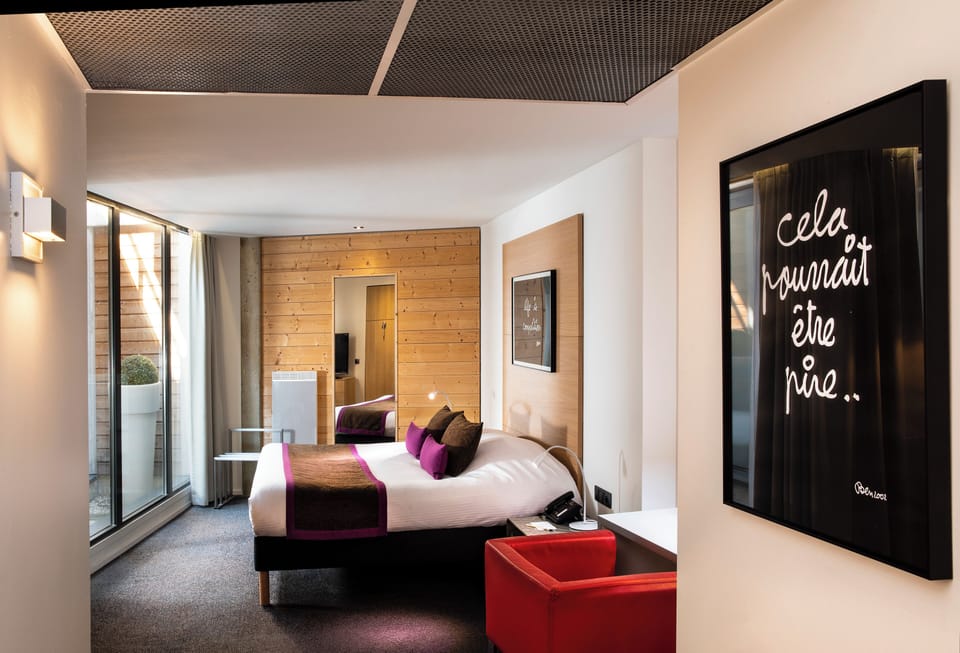 Suite, 1 Queen Bed with Sofa bed | Minibar, in-room safe, desk, soundproofing