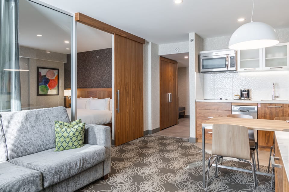 1 bedroom, premium bedding, in-room safe, desk