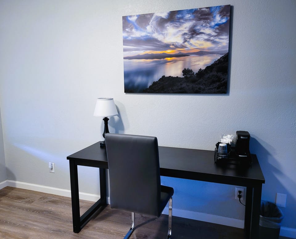 Standard Room, 1 King Bed (King Room) | Desk, iron/ironing board, free WiFi, bed sheets