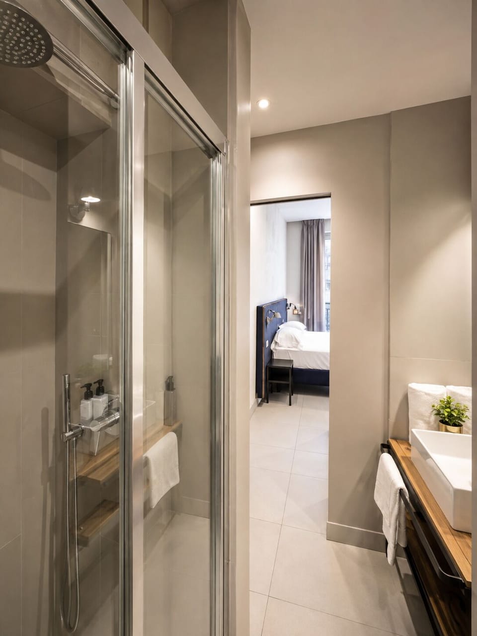 Deluxe Double Room | Bathroom | Shower, rainfall showerhead, hair dryer, bidet