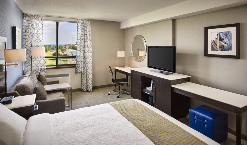 Superior Room, 1 King Bed (Park View) | Desk, iron/ironing board, free cribs/infant beds, rollaway beds