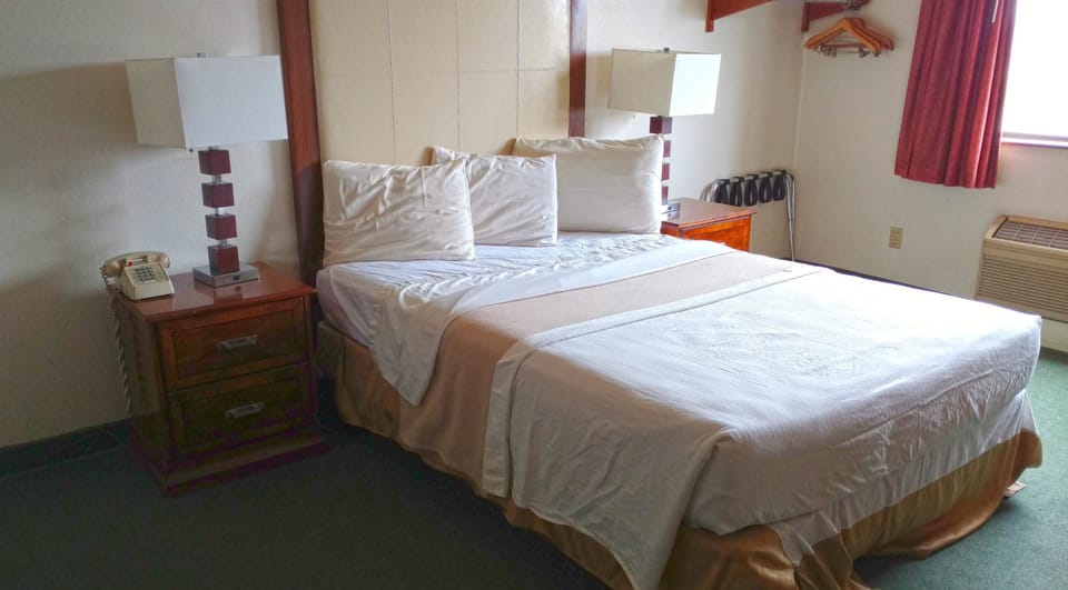 Desk, rollaway beds, free WiFi, bed sheets