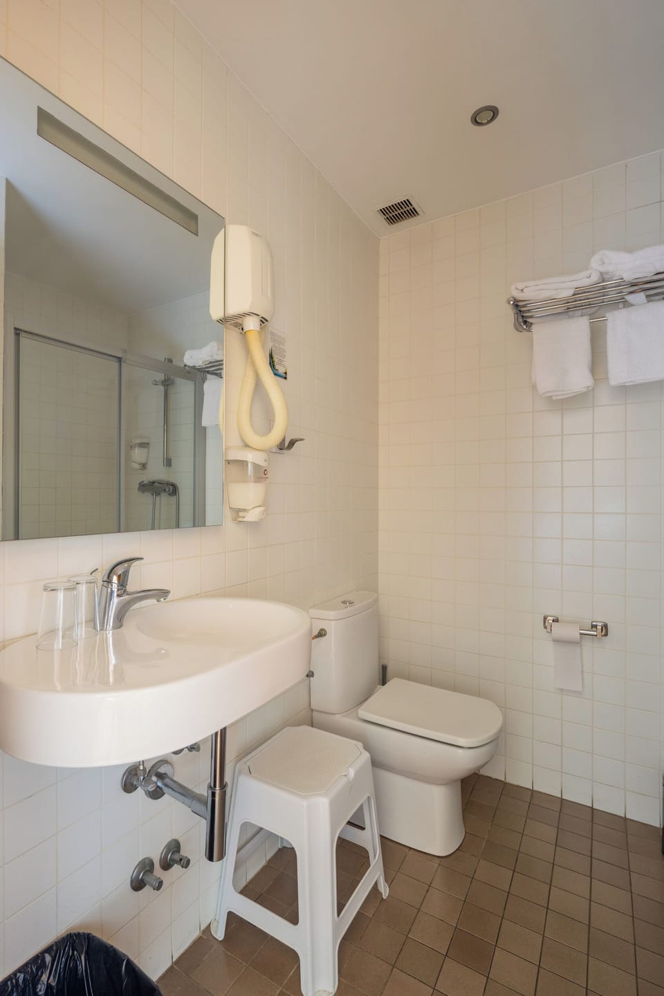 Double Room | Bathroom | Shower, hair dryer, towels