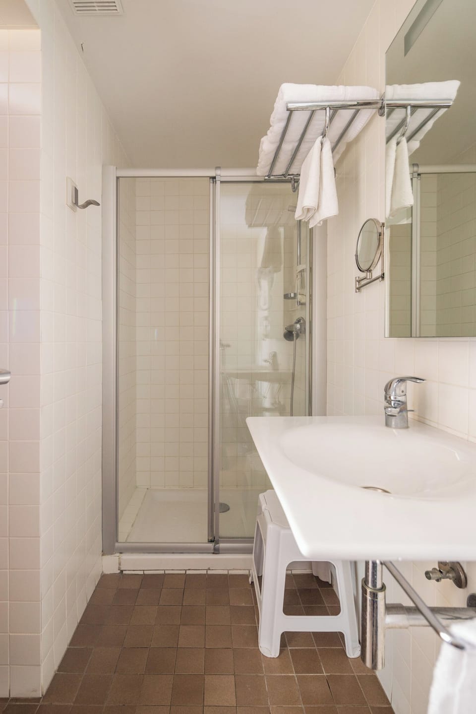 Economy Double Room | Bathroom | Shower, hair dryer, towels
