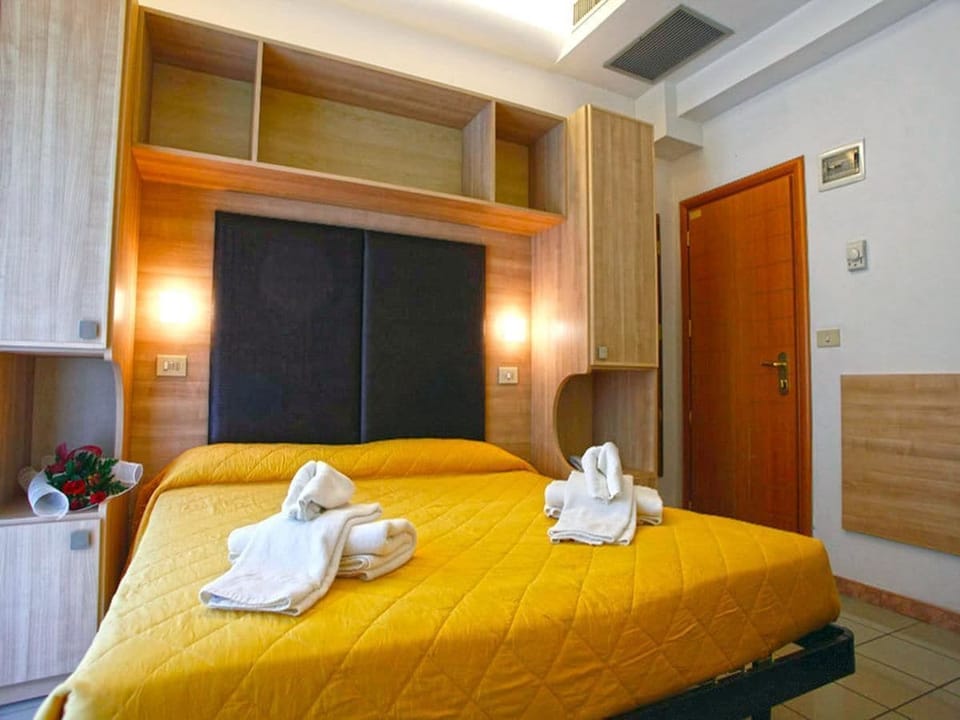 Double or Twin Room | Free WiFi, bed sheets
