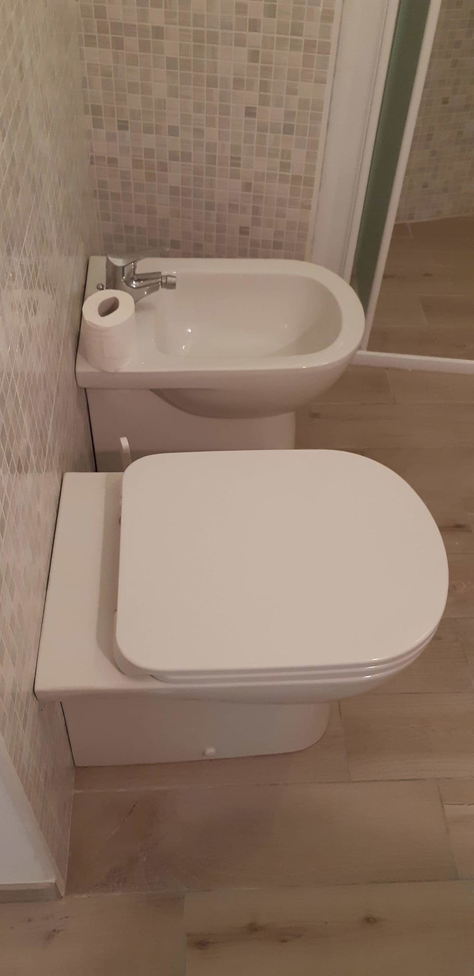 Studio | Bathroom | Shower, hair dryer, bidet, towels