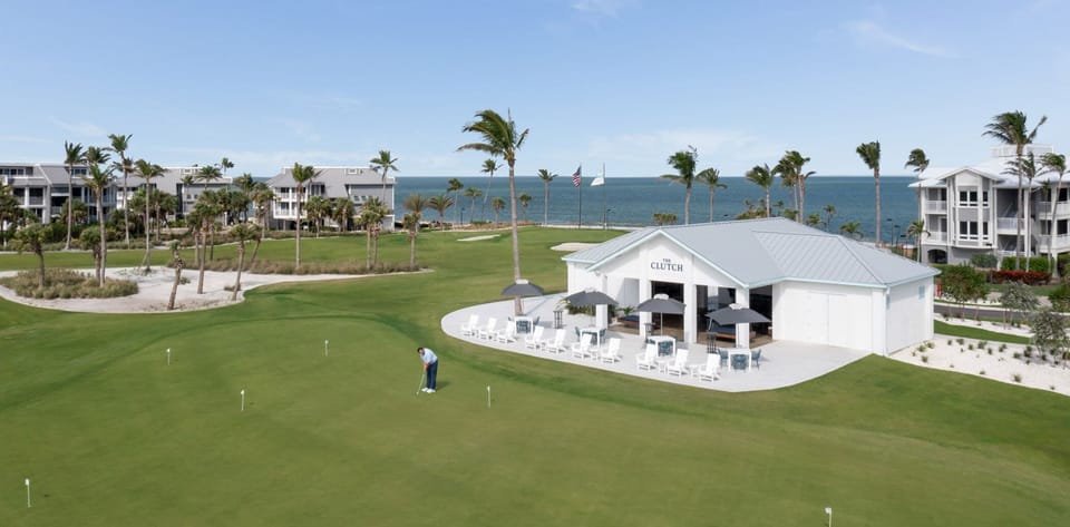 5 restaurants; lunch and dinner served