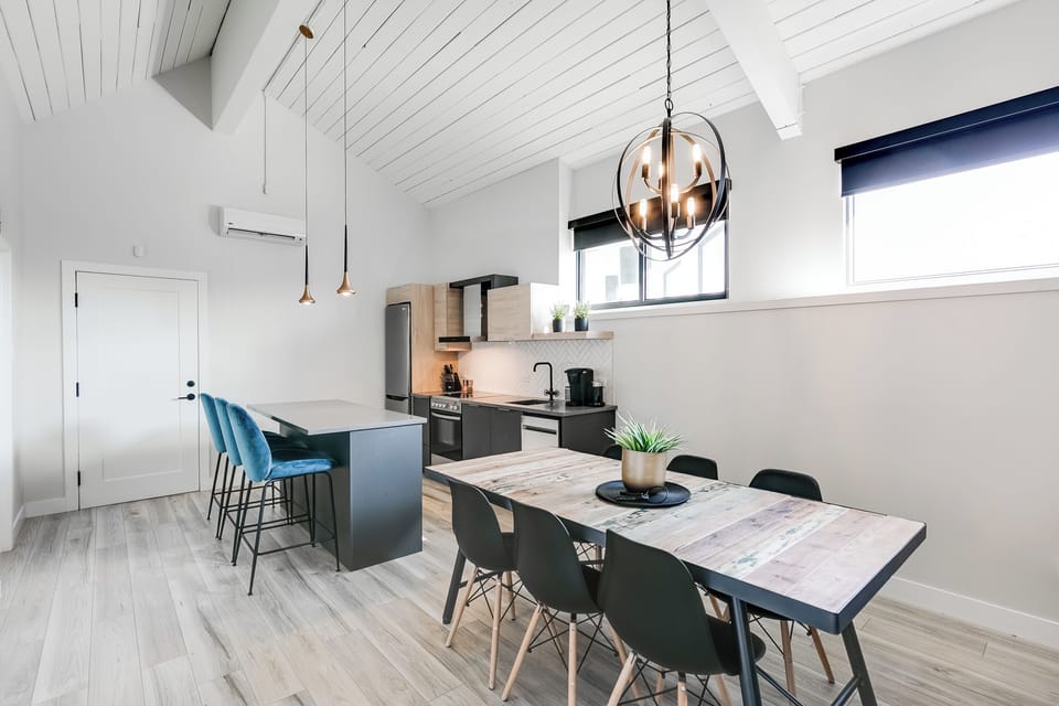 Design Condo, 1 Bedroom, Kitchen | Dining room