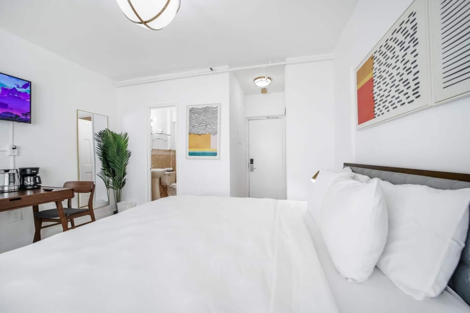 Laptop workspace, blackout drapes, iron/ironing board, free WiFi