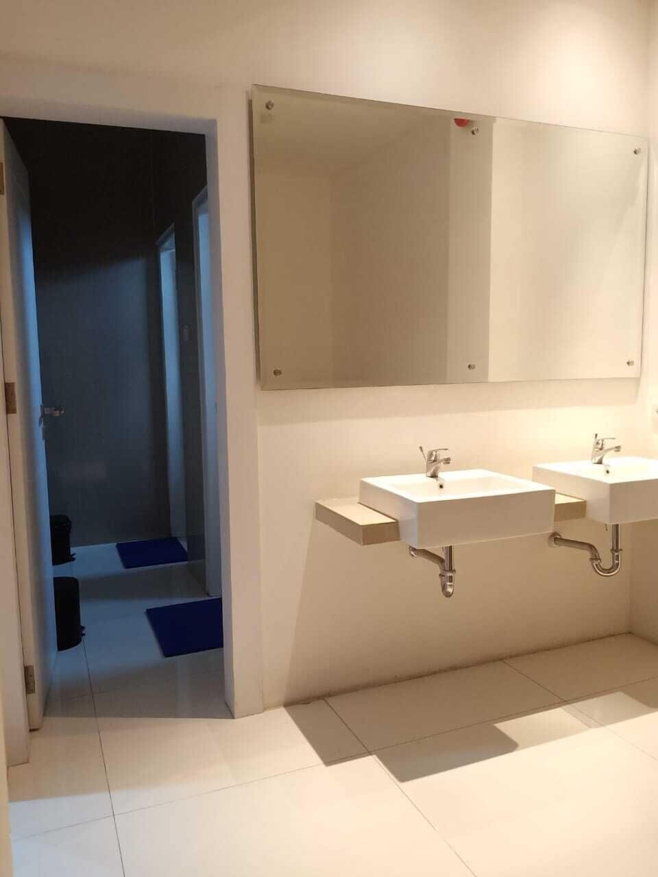 Shared Dormitory, Men only | Bathroom | Shower, towels