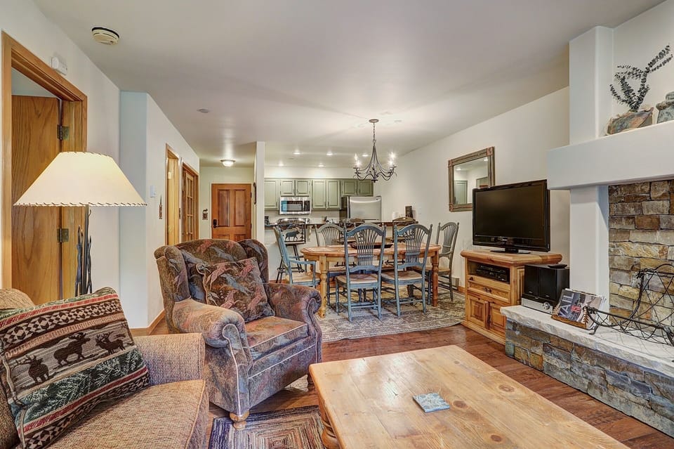 Condo, 2 Bedrooms | Living area | TV