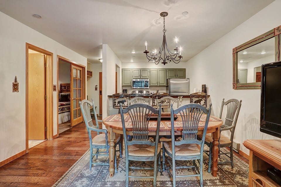 Condo, 2 Bedrooms | Dining