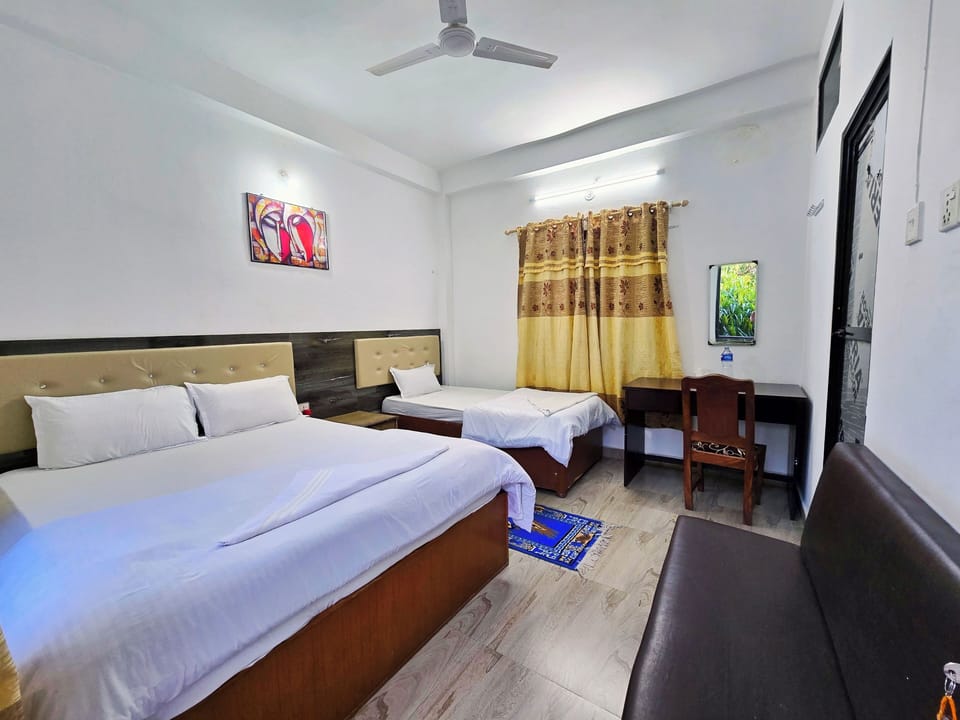 Deluxe Double Room | Desk, laptop workspace, free WiFi, bed sheets
