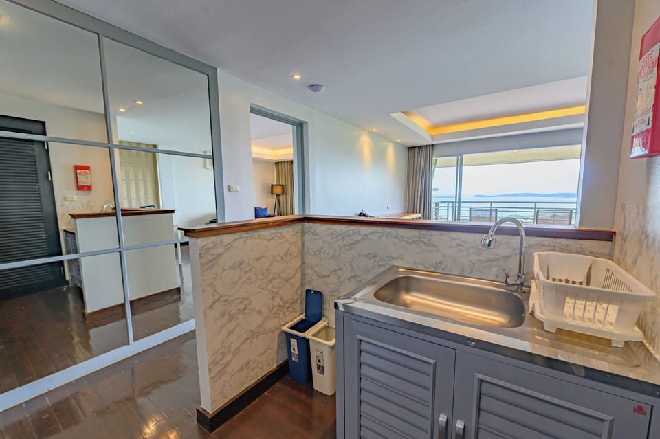 Wow Ocean View Suites | In-room safe, desk, laptop workspace, blackout drapes