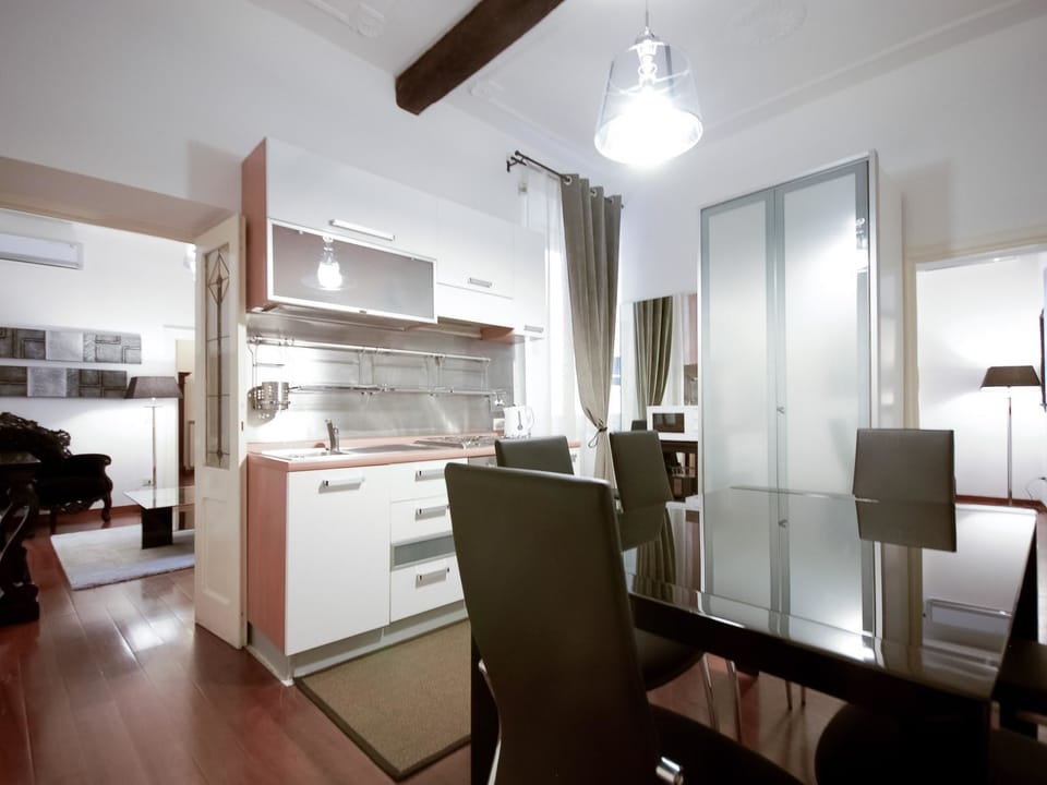 Apartment (3 Bedrooms) | Private kitchen | Oven, stovetop, dishwasher, espresso maker