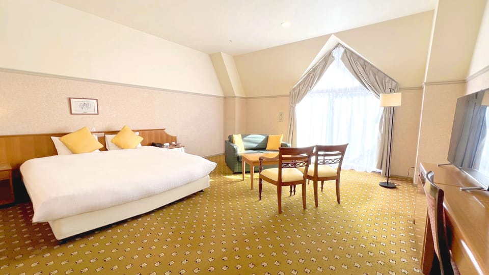 Comfort King Room, Non Smoking | In-room safe, desk, blackout drapes, iron/ironing board (on request)