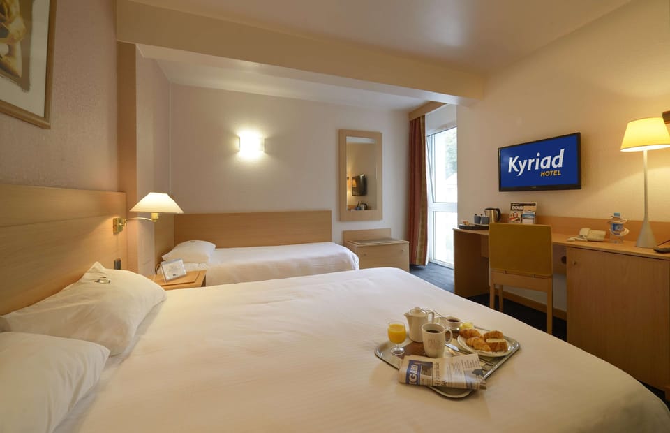 Superior Room, 1 Double Bed | Desk, laptop workspace, blackout drapes, soundproofing