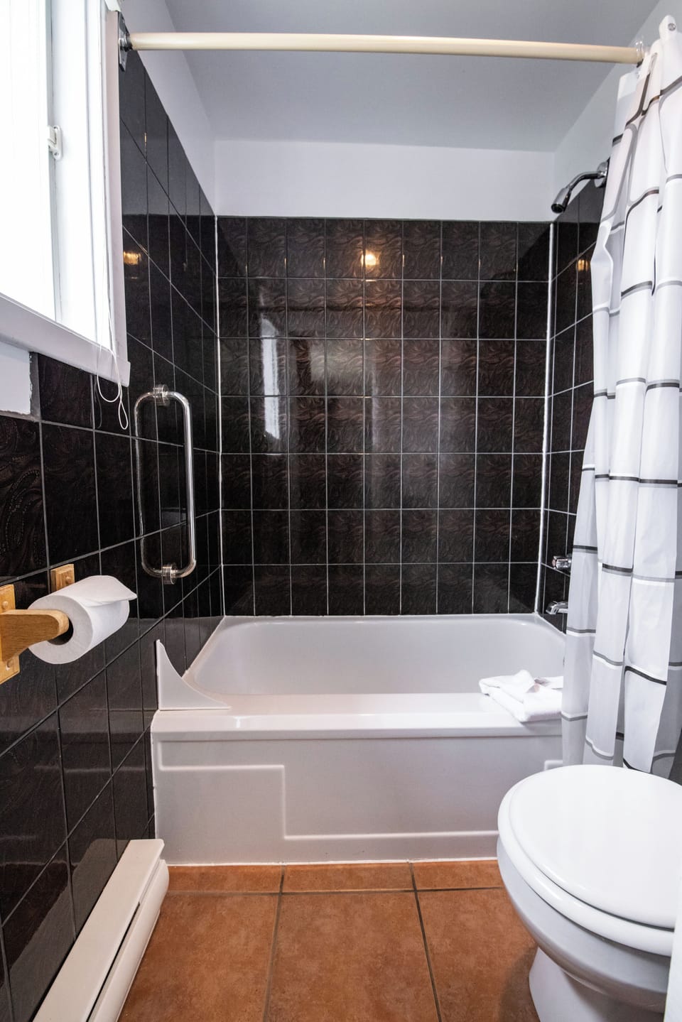 Classic Single Room | Bathroom | Combined shower/tub, free toiletries, hair dryer, towels