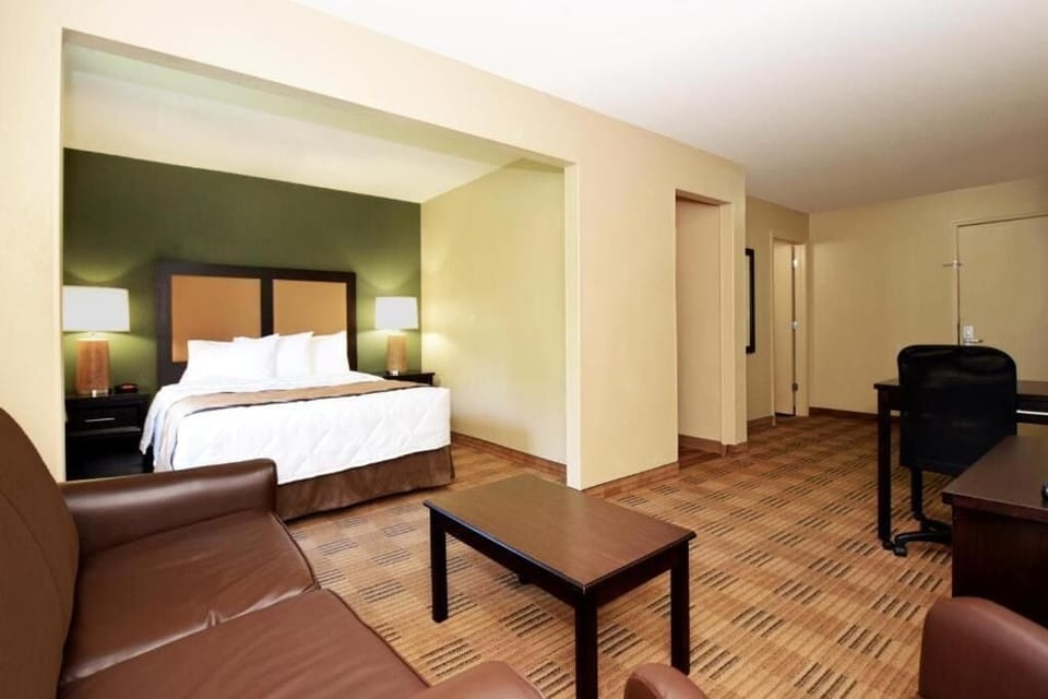 Deluxe Studio, 1 Queen Bed with Sofa bed, Non Smoking | Desk, iron/ironing board (on request), WiFi (free), bed sheets