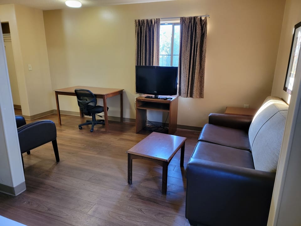 Deluxe Studio, 1 Queen Bed with Sofa bed, Non Smoking | Living area | 37-inch flat-screen TV with cable channels, TV