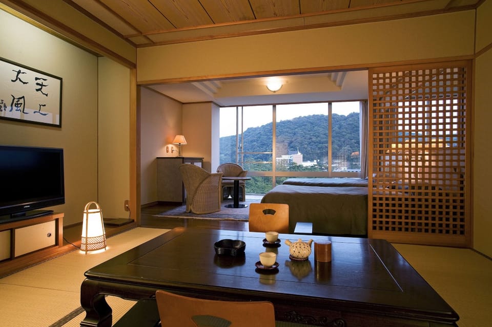 Premium bedding, in-room safe, desk, laptop workspace