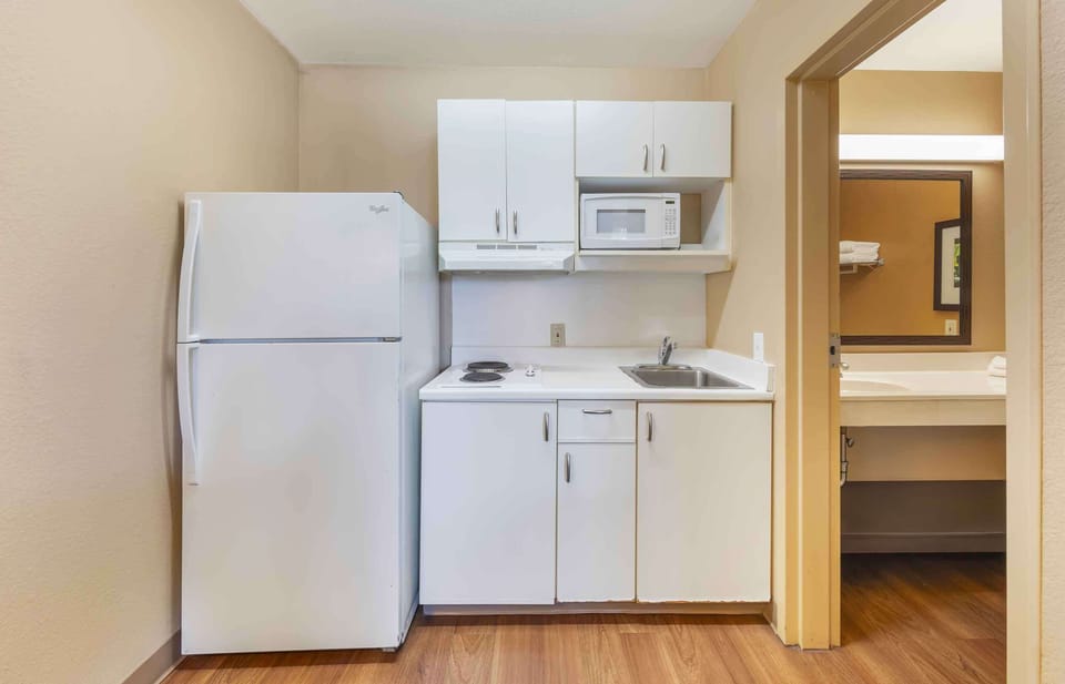 Studio, 1 Queen Bed, Non Smoking | Private kitchen | Fridge, microwave, stovetop, coffee/tea maker