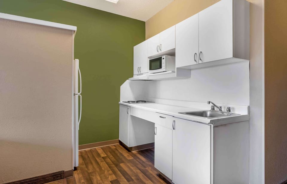Studio, 2 Double Beds, Non Smoking | Private kitchen | Fridge, microwave, stovetop, coffee/tea maker