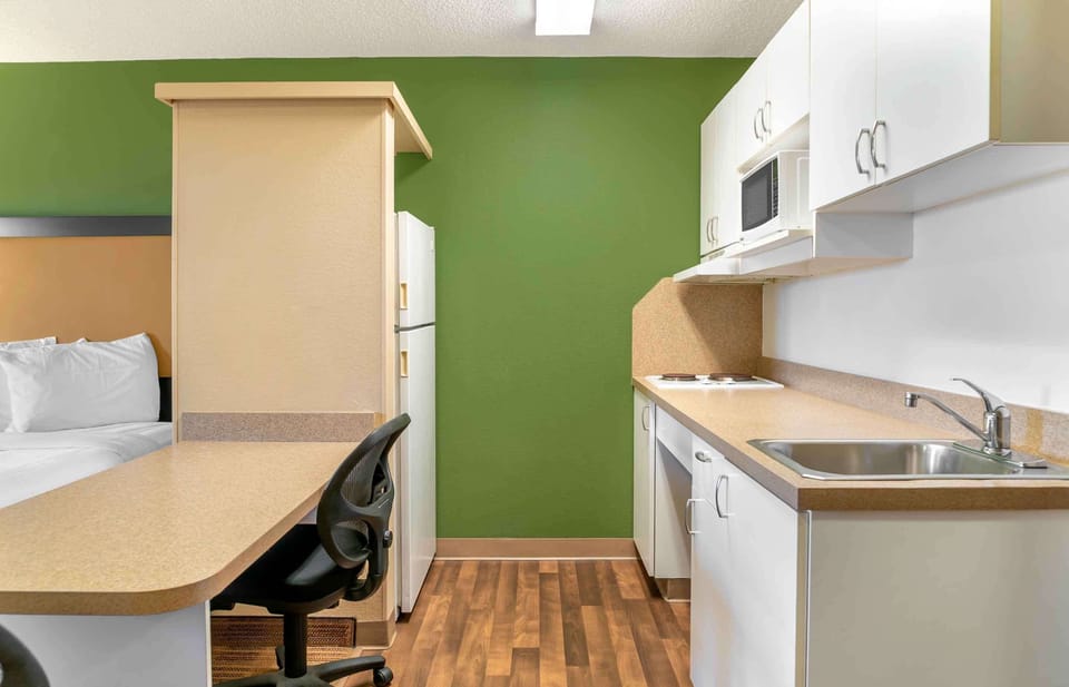 Studio, 2 Double Beds, Non Smoking | Desk, laptop workspace, iron/ironing board, WiFi (free)