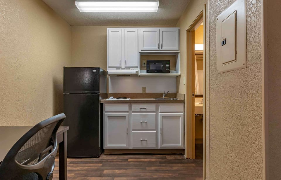Studio, 1 Queen Bed, Non Smoking | Private kitchen | Fridge, microwave, stovetop, coffee/tea maker