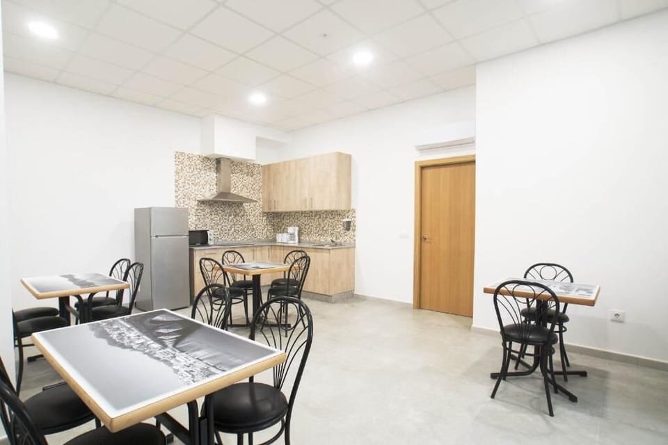 Shared fridge, microwave, stovetop, coffee/tea maker