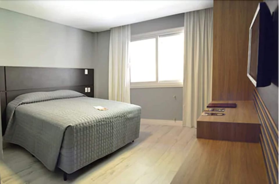 Deluxe Double Room | Minibar, desk, blackout drapes, soundproofing