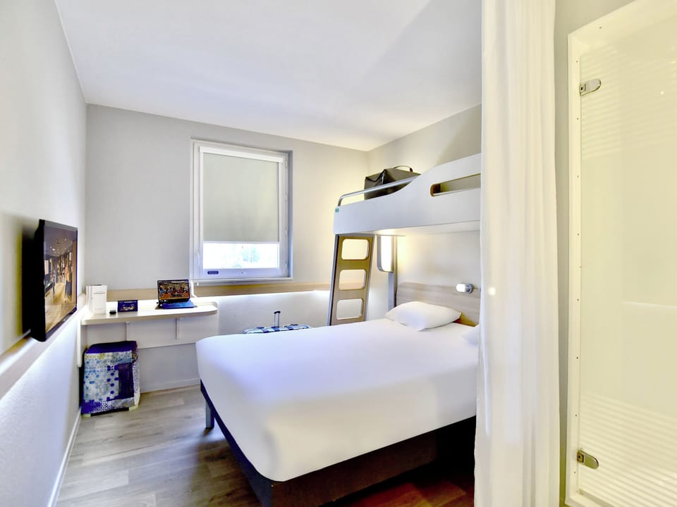 Triple Room, Multiple Beds | Premium bedding, desk, laptop workspace, soundproofing