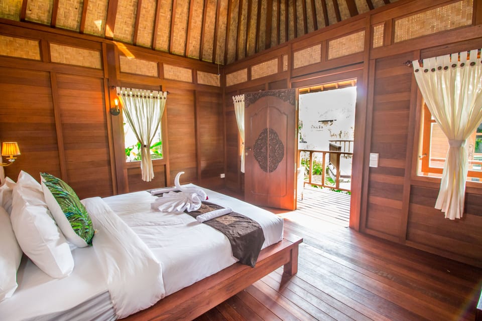 Deluxe Villa | Individually decorated, individually furnished, desk, laptop workspace