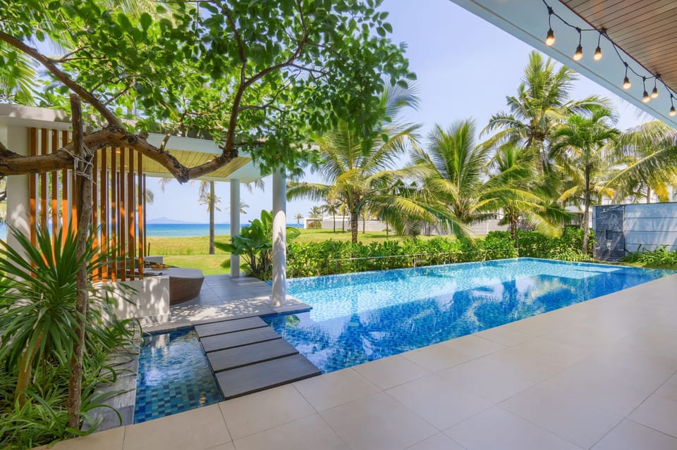 Indoor pool, 3 outdoor pools