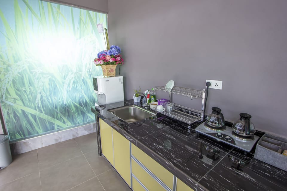 Fridge, coffee/tea maker, electric kettle