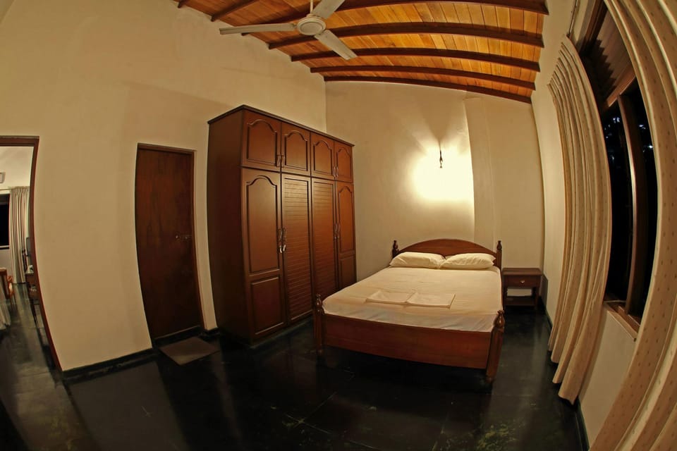 Premium bedding, desk, soundproofing, free WiFi