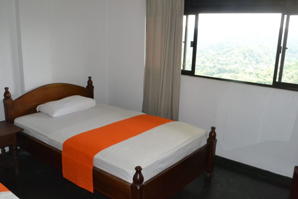 Premium bedding, desk, soundproofing, free WiFi